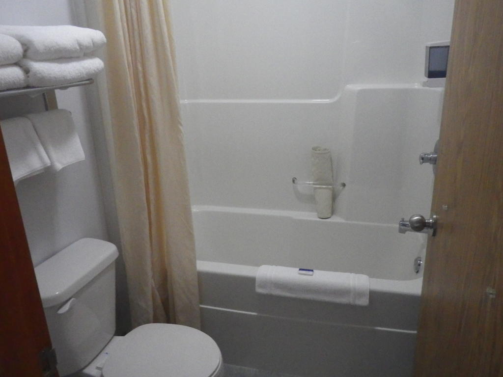 Alcan Motor Inn Haines Junction Rom bilde