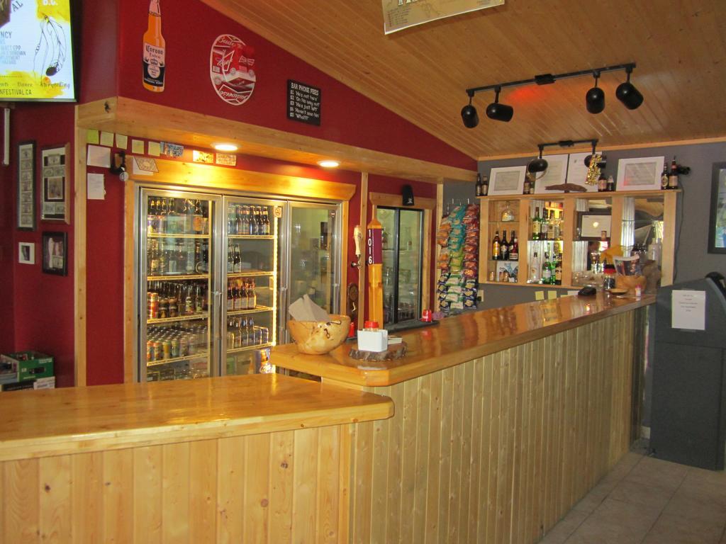 Alcan Motor Inn Haines Junction Eksteriør bilde